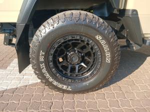 Toyota Land Cruiser 79 2.8 GD-6D/C automatic - Image 17