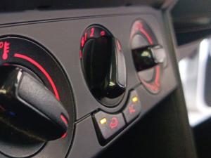 Volkswagen Polo Vivo hatch 1.4 Comfortline - Image 19