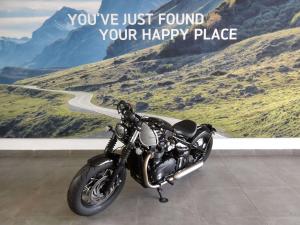 Triumph Bonneville Bobber Black - Image 3