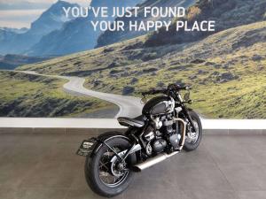 Triumph Bonneville Bobber Black - Image 5