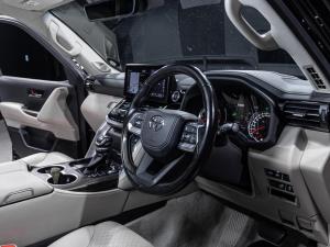 Toyota Land Cruiser 300 3.5T ZX - Image 21