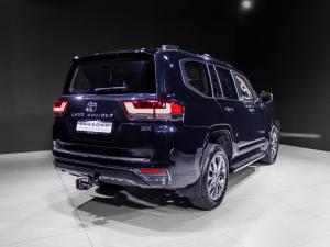 Toyota Land Cruiser 300 3.5T ZX - Image 28