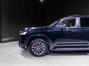 Toyota Land Cruiser 300 3.5T ZX - Image 3