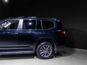 Toyota Land Cruiser 300 3.5T ZX - Image 4