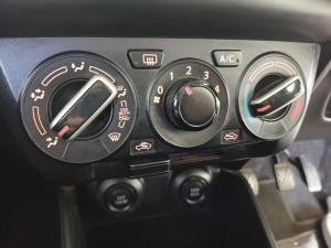 Suzuki Swift 1.2 GLX manual - Image 11