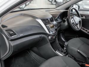Hyundai Accent sedan 1.6 Fluid - Image 7