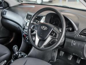 Hyundai Accent sedan 1.6 Fluid - Image 8