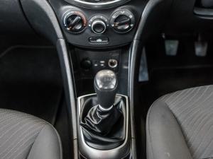 Hyundai Accent sedan 1.6 Fluid - Image 9