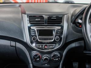 Hyundai Accent sedan 1.6 Fluid - Image 10