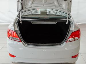 Hyundai Accent sedan 1.6 Fluid - Image 13