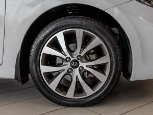 Hyundai Accent sedan 1.6 Fluid - Image 14