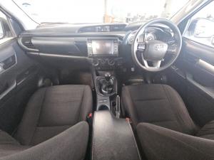 Toyota Hilux 2.4GD-6 single cab 4x4 Raider manual - Image 6