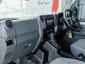 Toyota Land Cruiser 79 2.8GD-6 double cab auto - Image 7