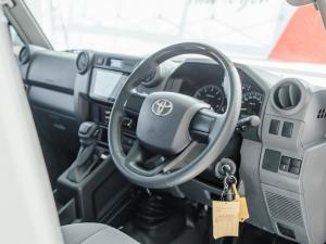 Toyota Land Cruiser 79 2.8GD-6 double cab auto - Image 8