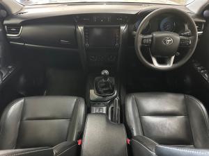 Toyota Fortuner 2.4GD-6 manual - Image 6