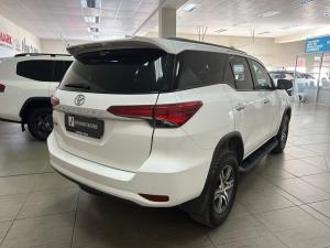 Toyota Fortuner 2.4GD-6 manual - Image 2