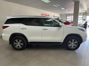 Toyota Fortuner 2.4GD-6 manual - Image 3