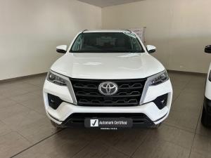 Toyota Fortuner 2.4GD-6 manual - Image 4