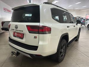 Toyota Land Cruiser 300 3.3D GR-Sport - Image 2