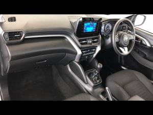 Toyota Urban Cruiser 1.5 XR manual - Image 7