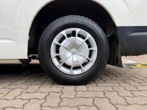 Toyota Quantum 2.8 SLWB panel van - Image 18