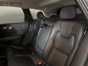 Volvo XC60 B5 AWD Essential - Image 7