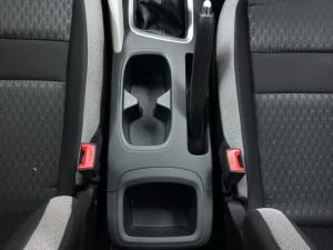 Nissan Magnite 1.0 Visia auto - Image 11