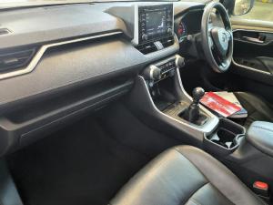 Toyota RAV4 2.0 GX - Image 9
