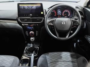 Mahindra XUV 3XO 1.2T MX3 manual - Image 8