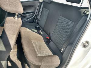 Volkswagen Polo Vivo hatch 1.6 Comfortline auto - Image 14