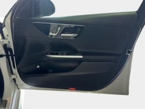 Mercedes-Benz C-Class C200 Avantgarde - Image 21