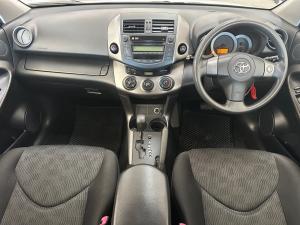 Toyota RAV4 2.0 GX auto - Image 6
