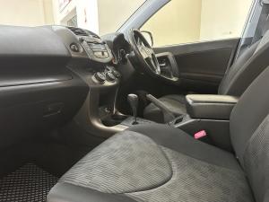 Toyota RAV4 2.0 GX auto - Image 7