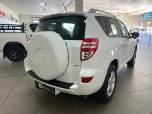 Toyota RAV4 2.0 GX auto - Image 2