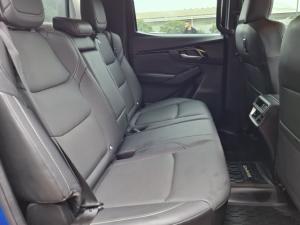 Isuzu D-Max 3.0TD double cab V-Cross 4x4 - Image 10