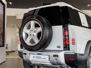 Land Rover Defender 110 D300 X-Dynamic SE - Image 10