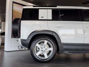 Land Rover Defender 110 D300 X-Dynamic SE - Image 14