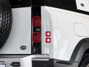 Land Rover Defender 110 D300 X-Dynamic SE - Image 9