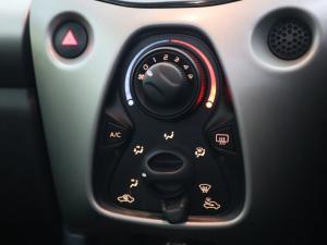 Toyota Aygo 1.0 - Image 17