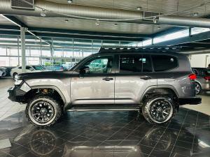 Toyota Land Cruiser 300 3.5T GR-Sport - Image 12