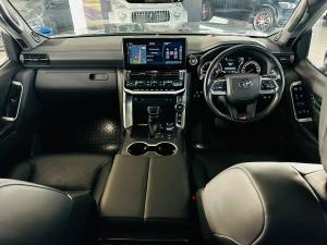 Toyota Land Cruiser 300 3.5T GR-Sport - Image 3