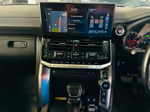 Toyota Land Cruiser 300 3.5T GR-Sport - Image 9
