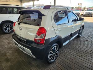 Toyota Etios Cross 1.5 Xs - Image 2
