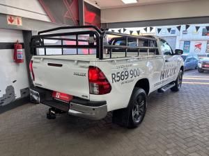 Toyota Hilux 2.4GD-6 single cab 4x4 Raider manual - Image 2
