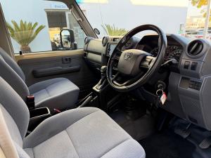 Toyota Land Cruiser 79 2.8GD-6 single cab auto - Image 7