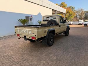 Toyota Land Cruiser 79 2.8GD-6 single cab auto - Image 2