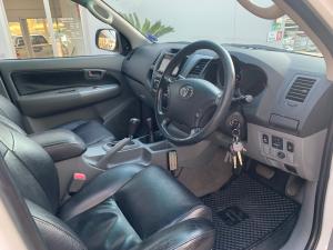 Toyota Hilux V6 4.0 double cab 4x4 Raider - Image 7
