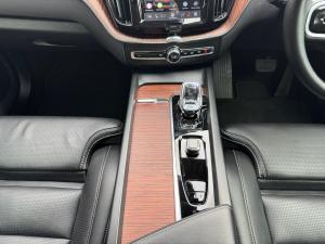 Volvo XC60 B6 AWD Ultimate Dark - Image 12