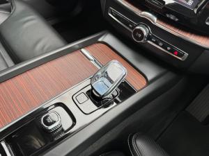 Volvo XC60 B6 AWD Ultimate Dark - Image 13