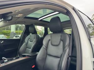 Volvo XC60 B6 AWD Ultimate Dark - Image 19